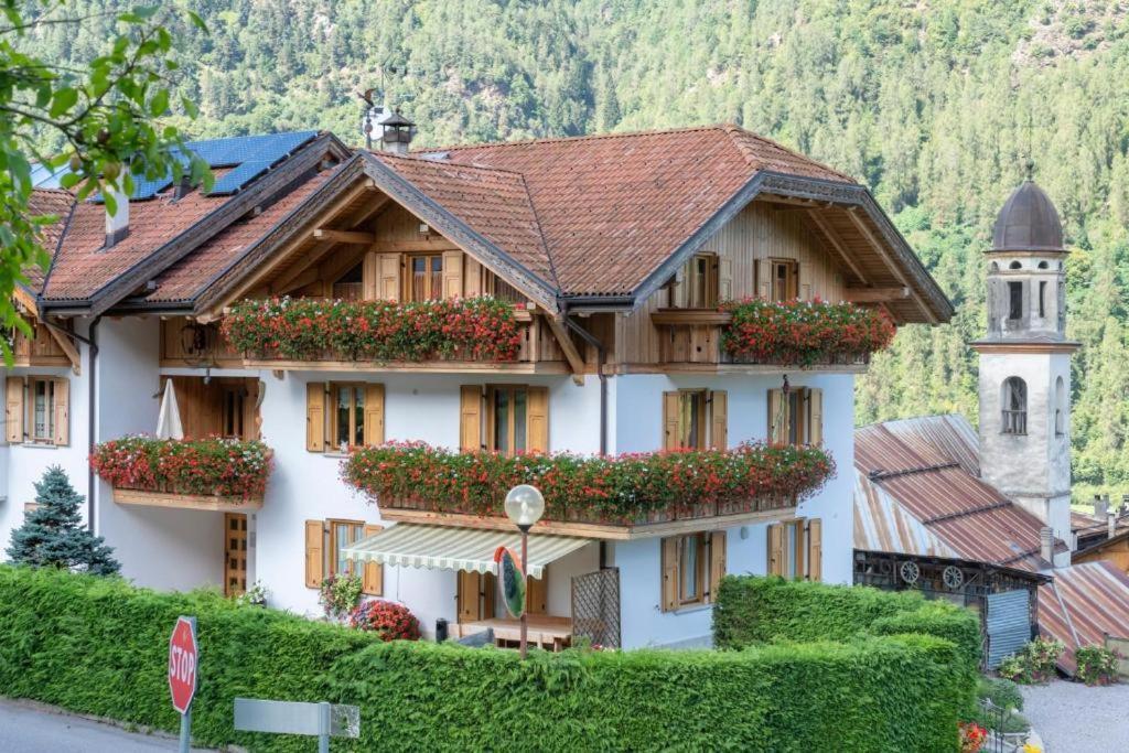 Appartamento Mansarda Patrizia E Franco Val Di Sole Commezzadura Exterior foto